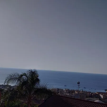 La Casetta Di Laura تْشيفالو